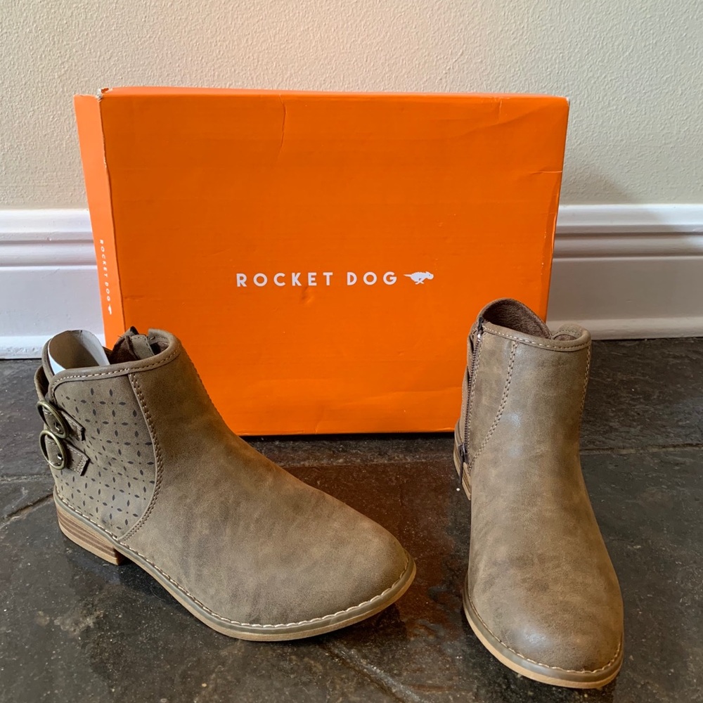 Boots - Picture 3 of 3